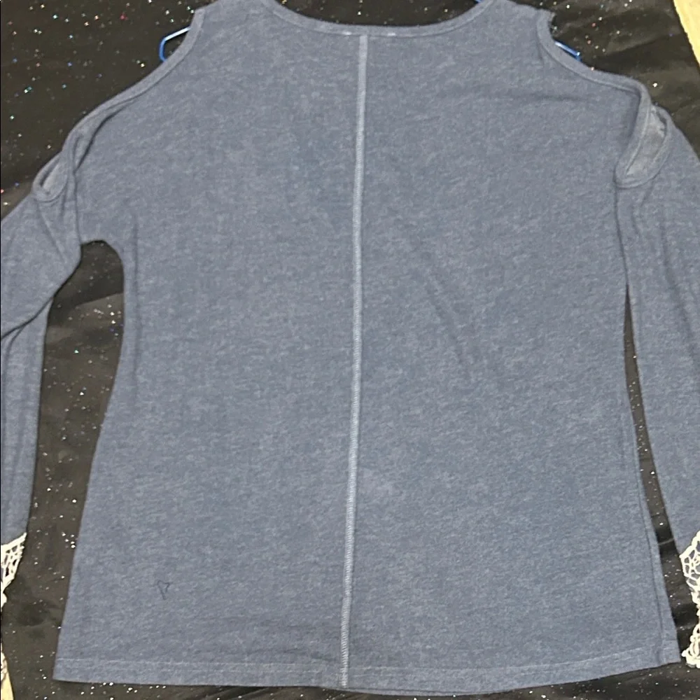 *DONATED*  Women's Blue Lace Accent Top